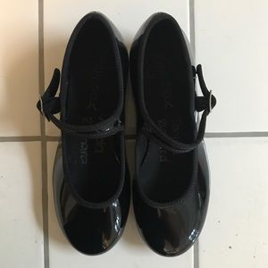 Black Capezio tap shoes girls
